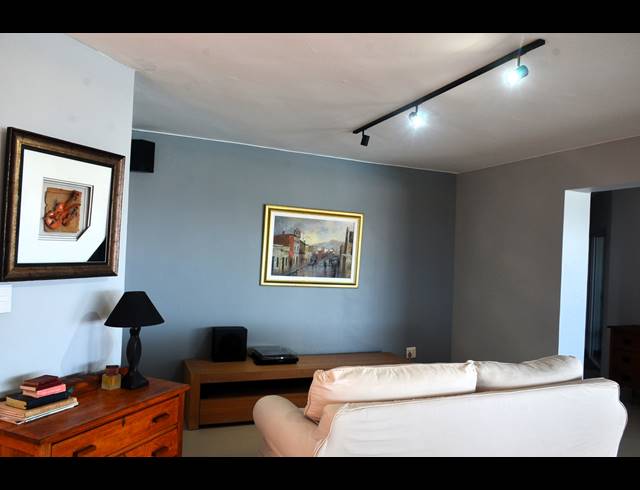 5 BEDROOM HOUSE FOR SALE IN JEFFREYS BAY CENTRAL